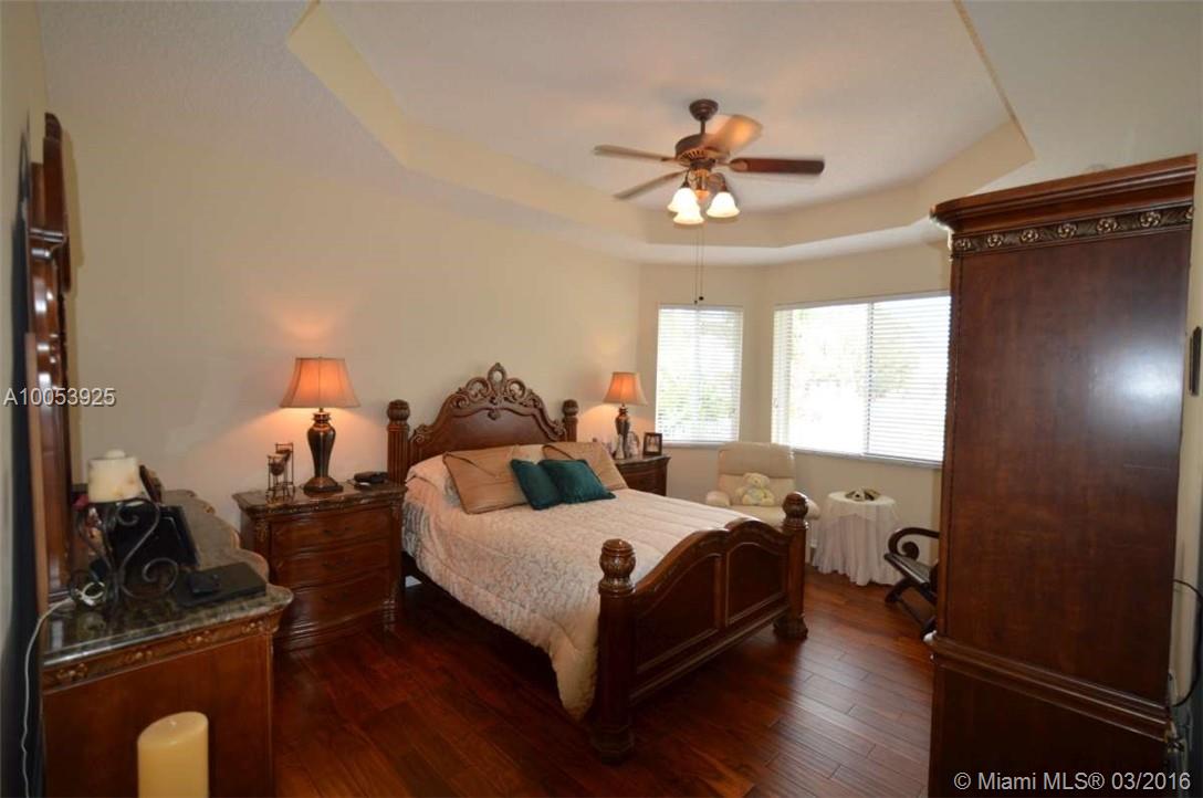 LAGUNA ISLES - Residential