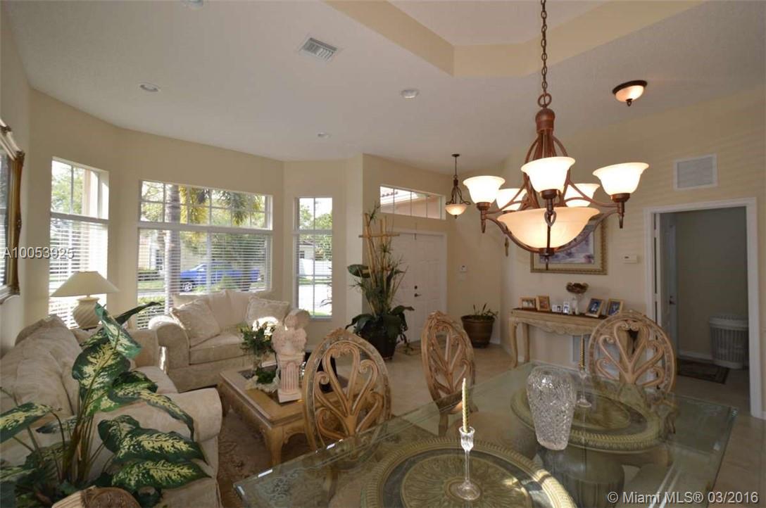 LAGUNA ISLES - Residential