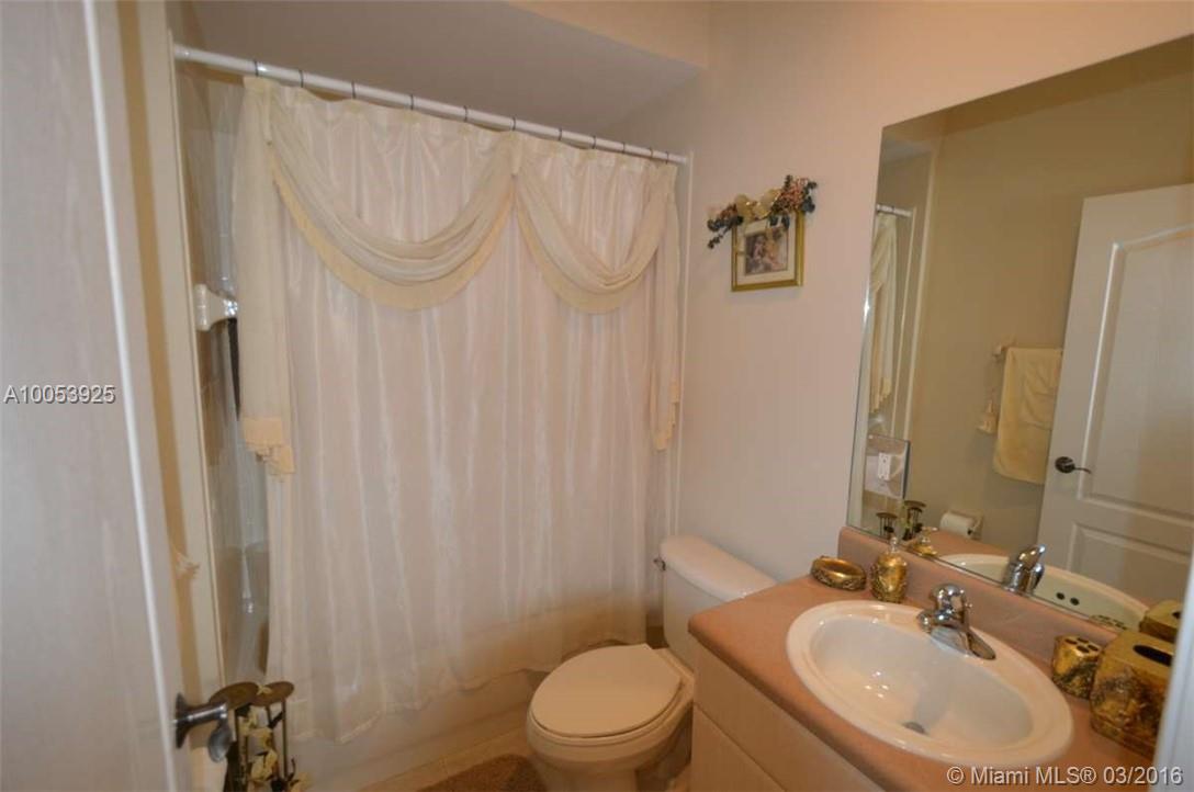 LAGUNA ISLES - Residential