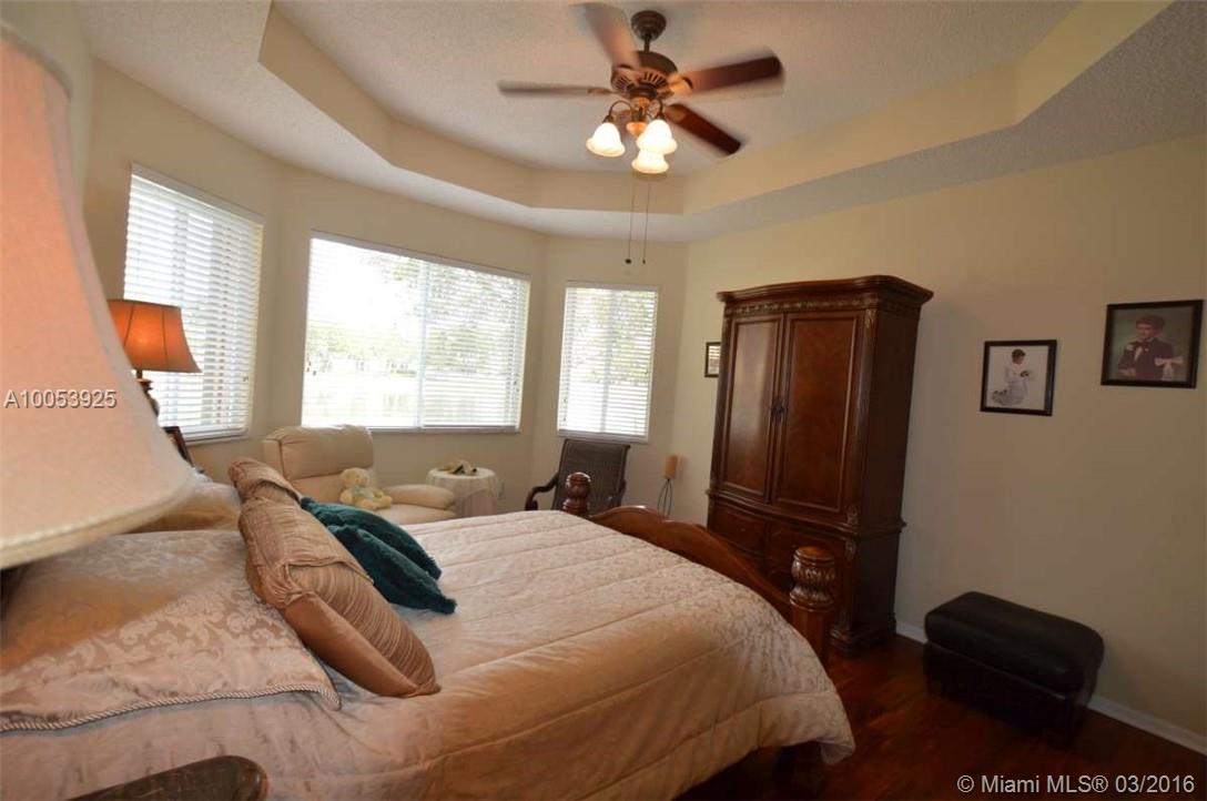 LAGUNA ISLES - Residential