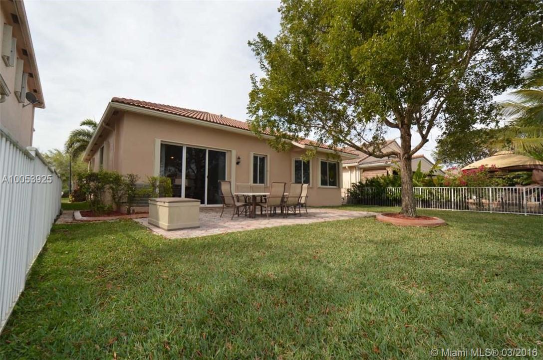 LAGUNA ISLES - Residential