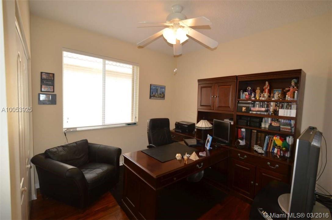 LAGUNA ISLES - Residential