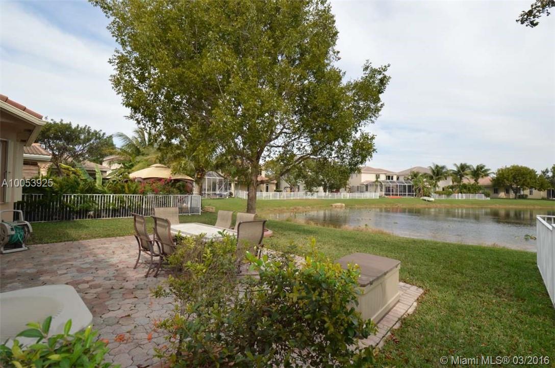 LAGUNA ISLES - Residential