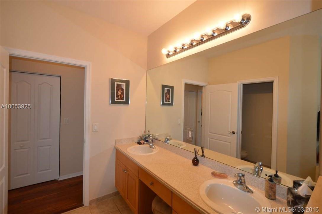 LAGUNA ISLES - Residential