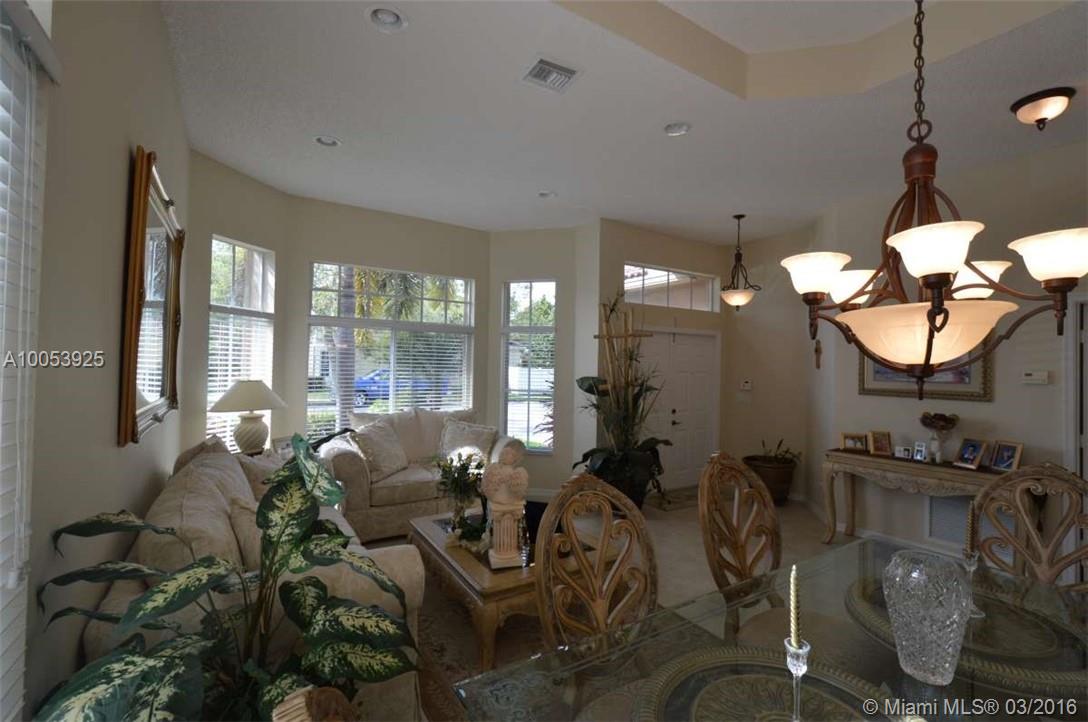 LAGUNA ISLES - Residential