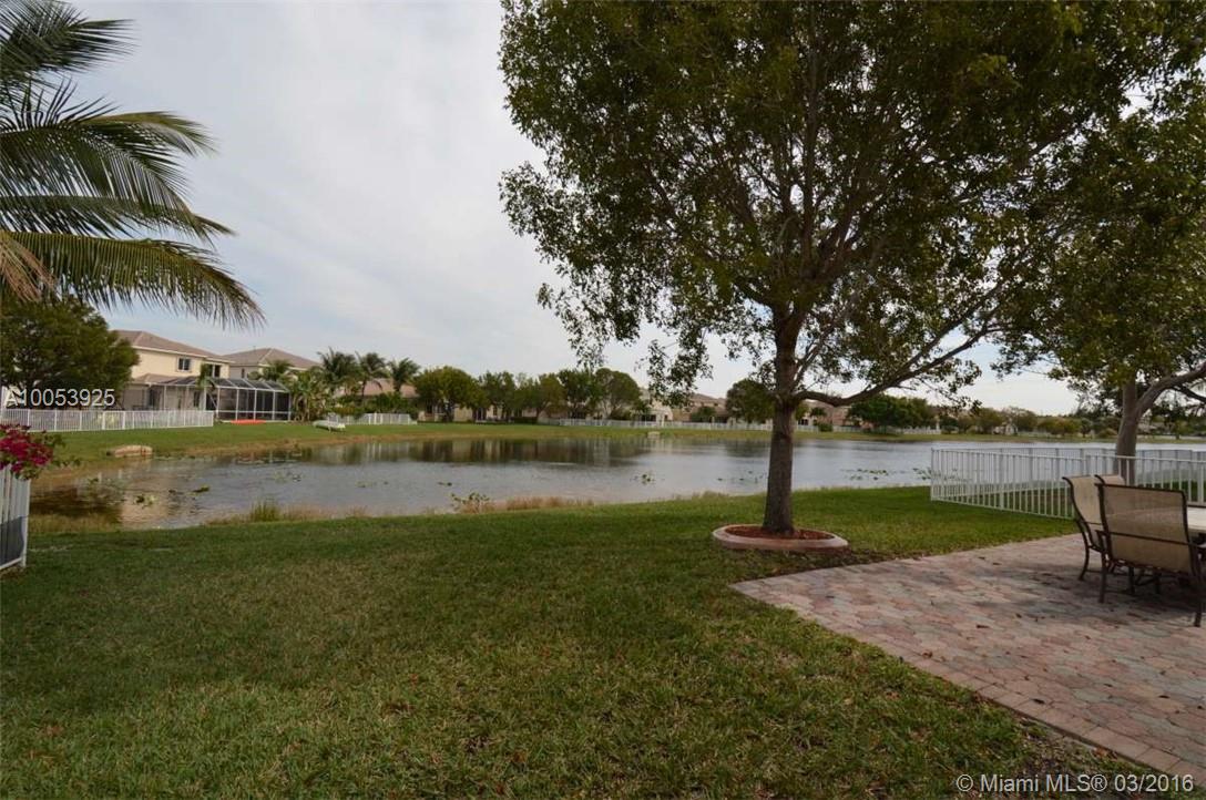 LAGUNA ISLES - Residential