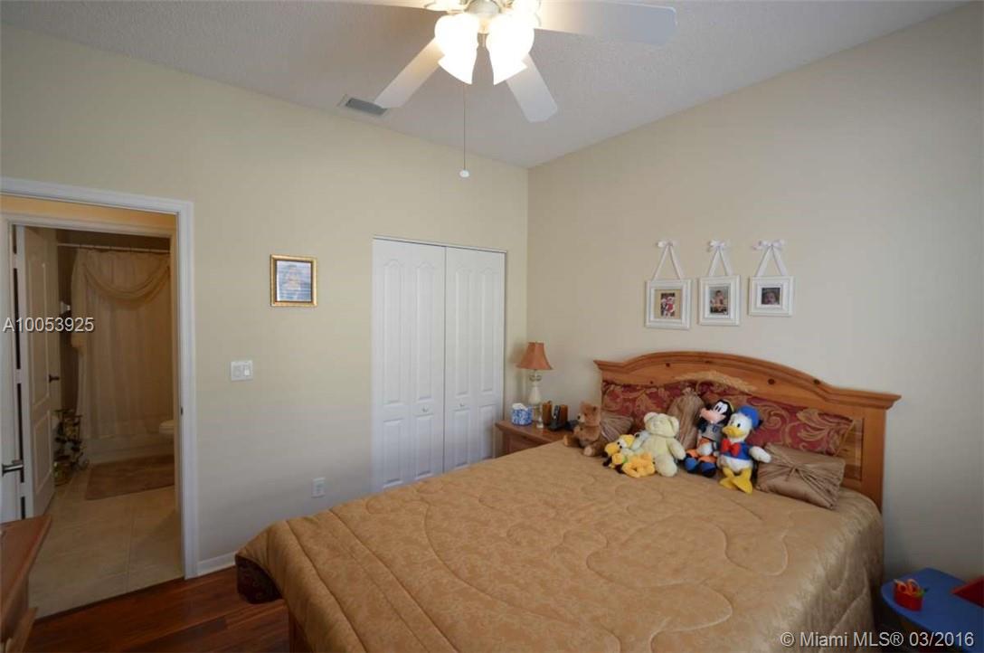 LAGUNA ISLES - Residential