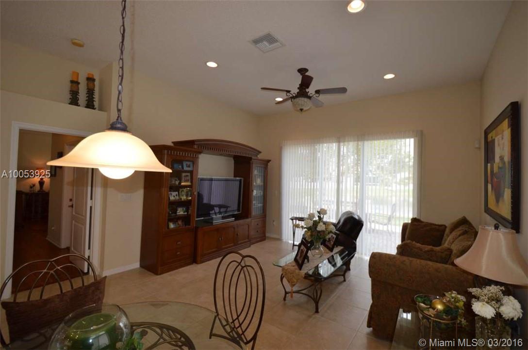 LAGUNA ISLES - Residential