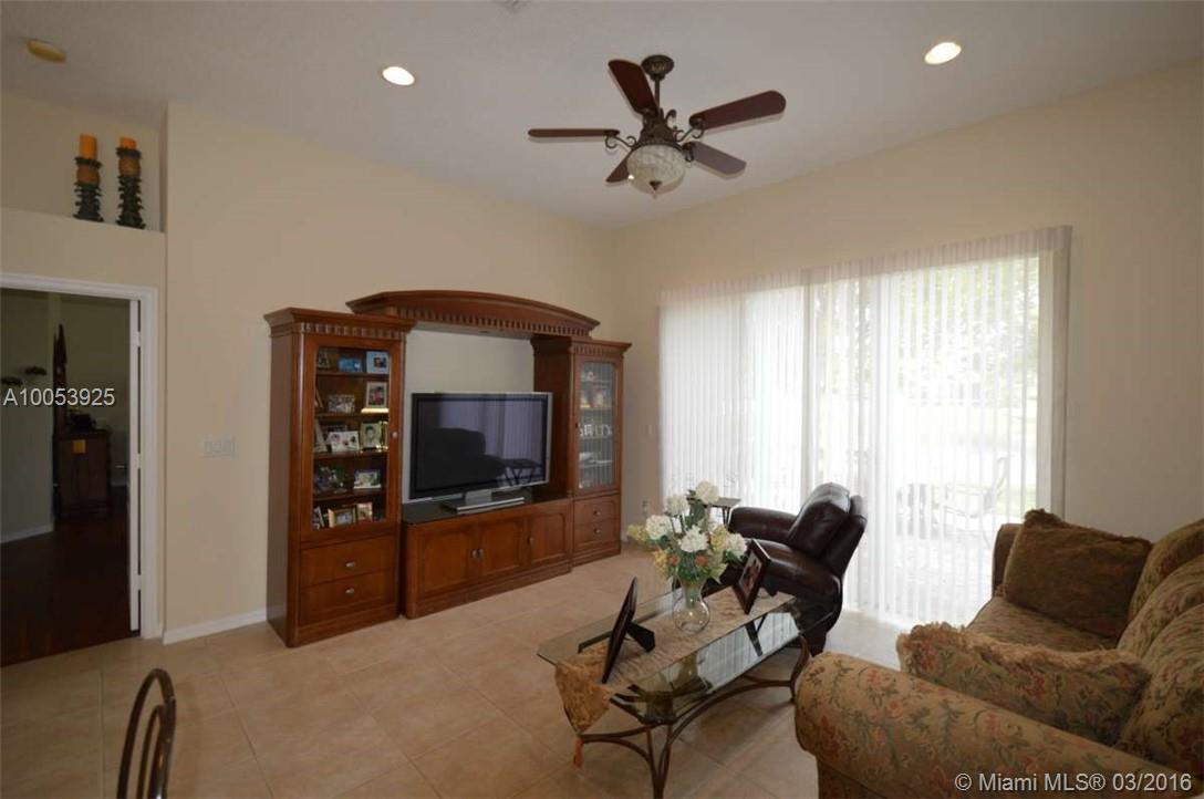 LAGUNA ISLES - Residential