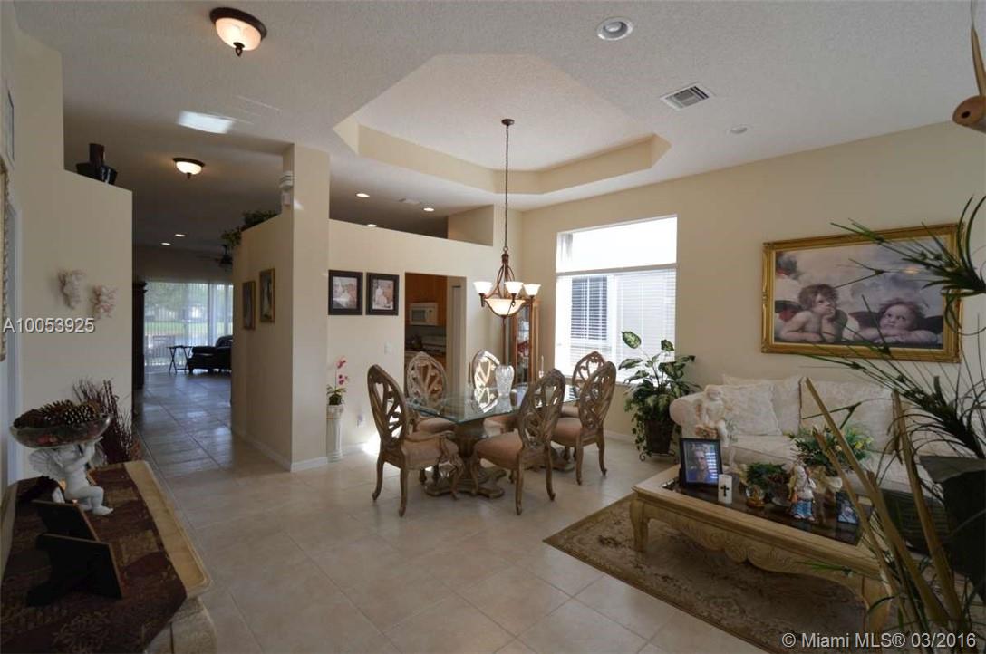 LAGUNA ISLES - Residential