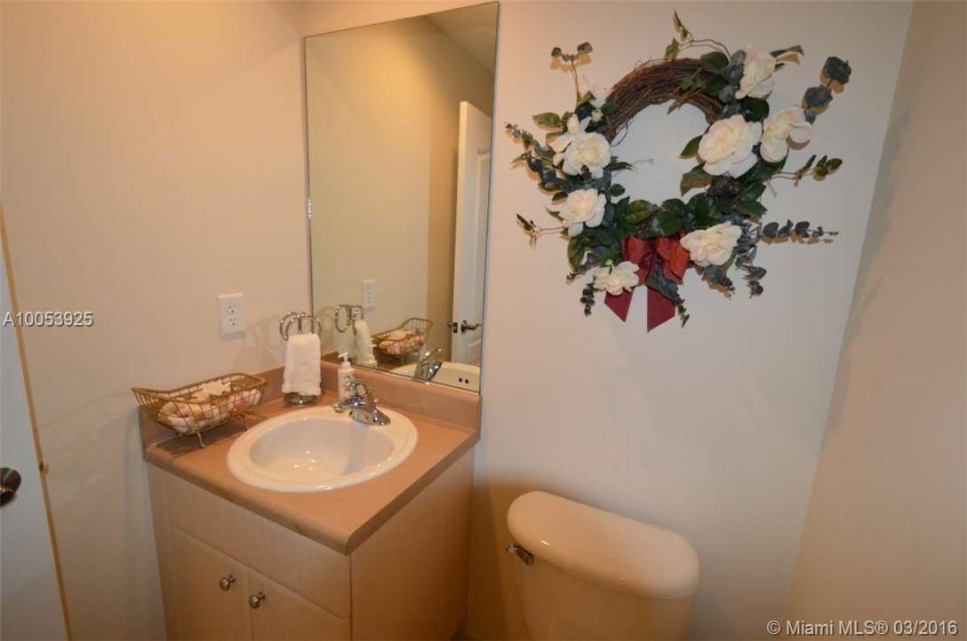 LAGUNA ISLES - Residential