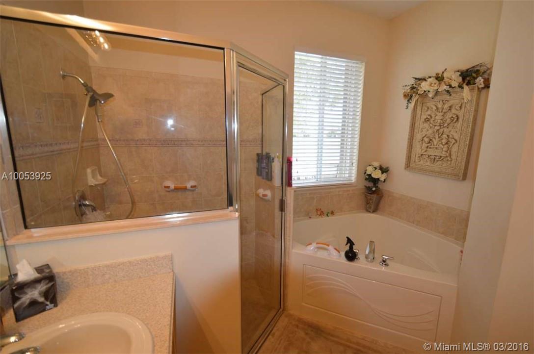 LAGUNA ISLES - Residential