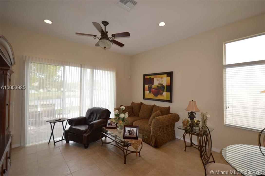 LAGUNA ISLES - Residential