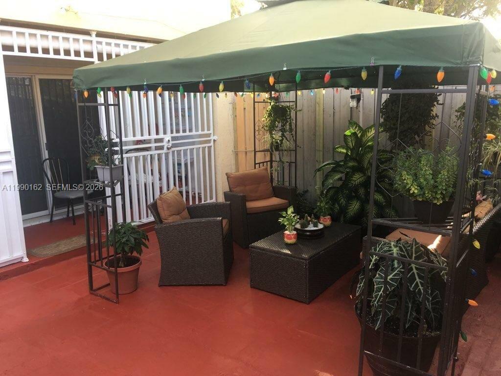 VILLAS AT BRISTOL PARK CO - Residential