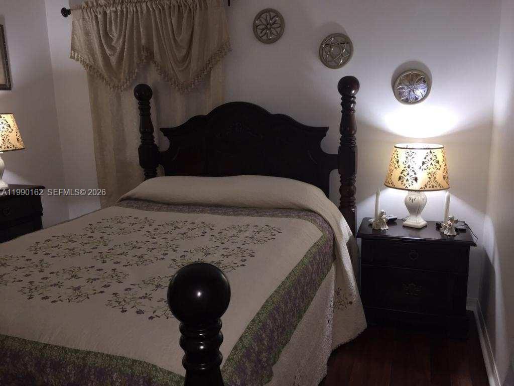 VILLAS AT BRISTOL PARK CO - Residential