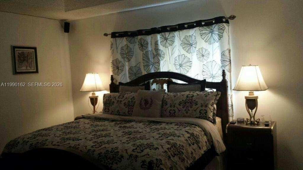 VILLAS AT BRISTOL PARK CO - Residential