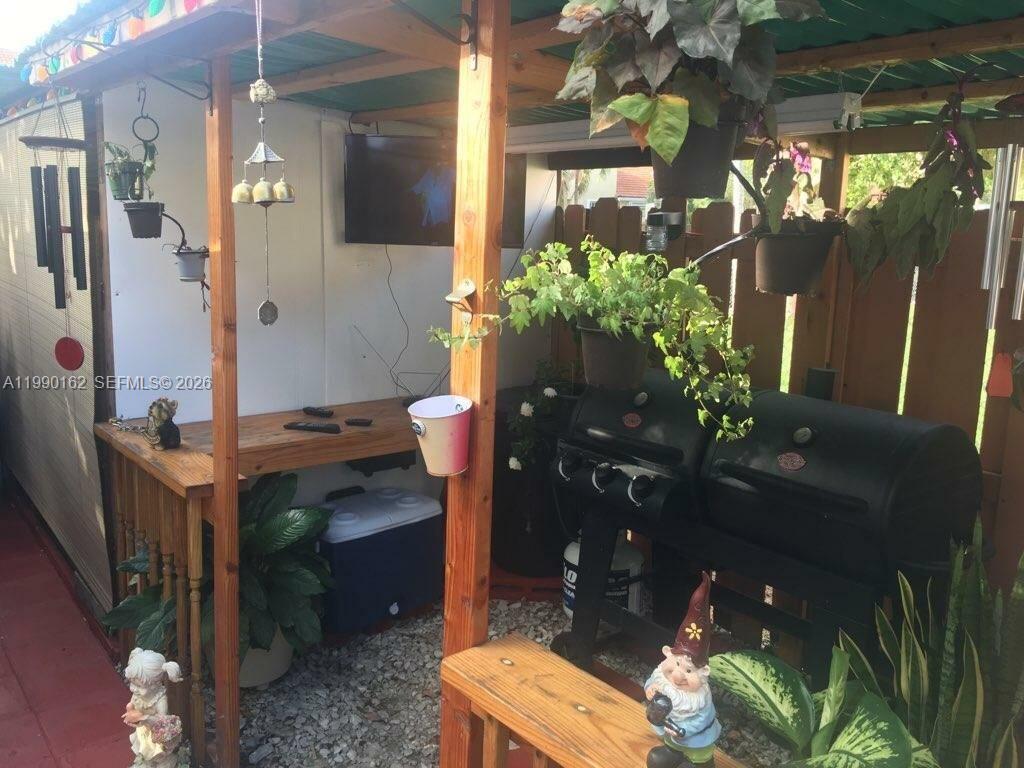 VILLAS AT BRISTOL PARK CO - Residential