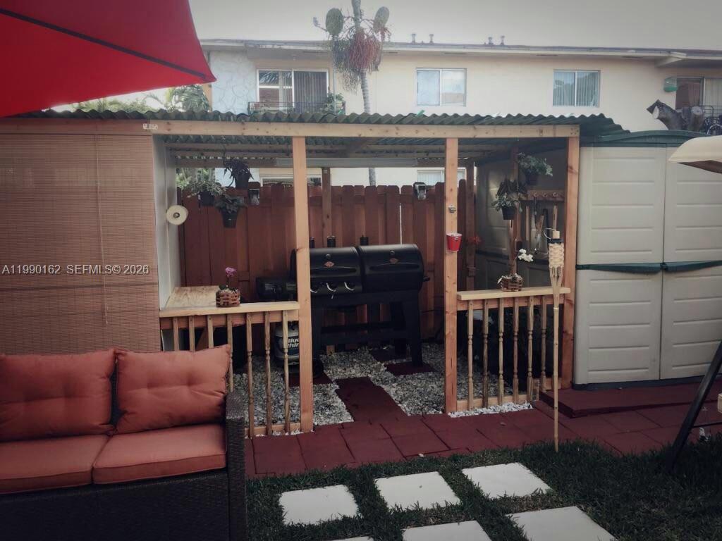 VILLAS AT BRISTOL PARK CO - Residential