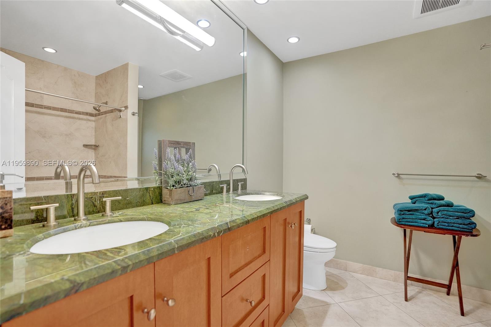 OAK WOOD - Residential