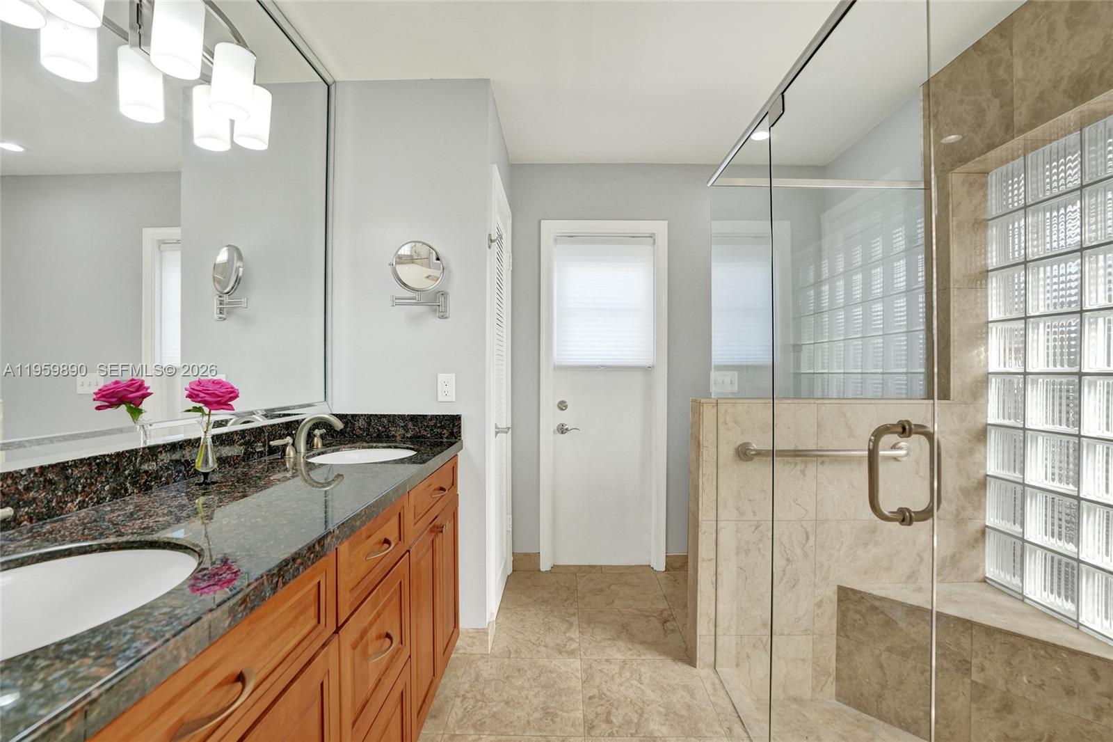 OAK WOOD - Residential