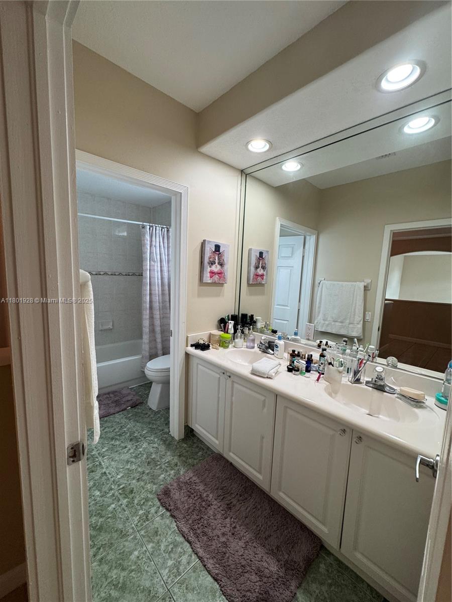 SAVANNAH AT DORAL - Residential