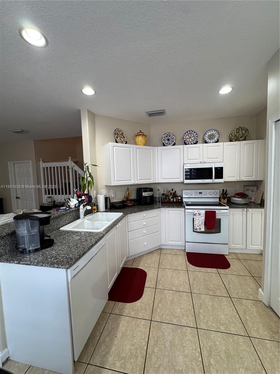 SAVANNAH AT DORAL - Residential
