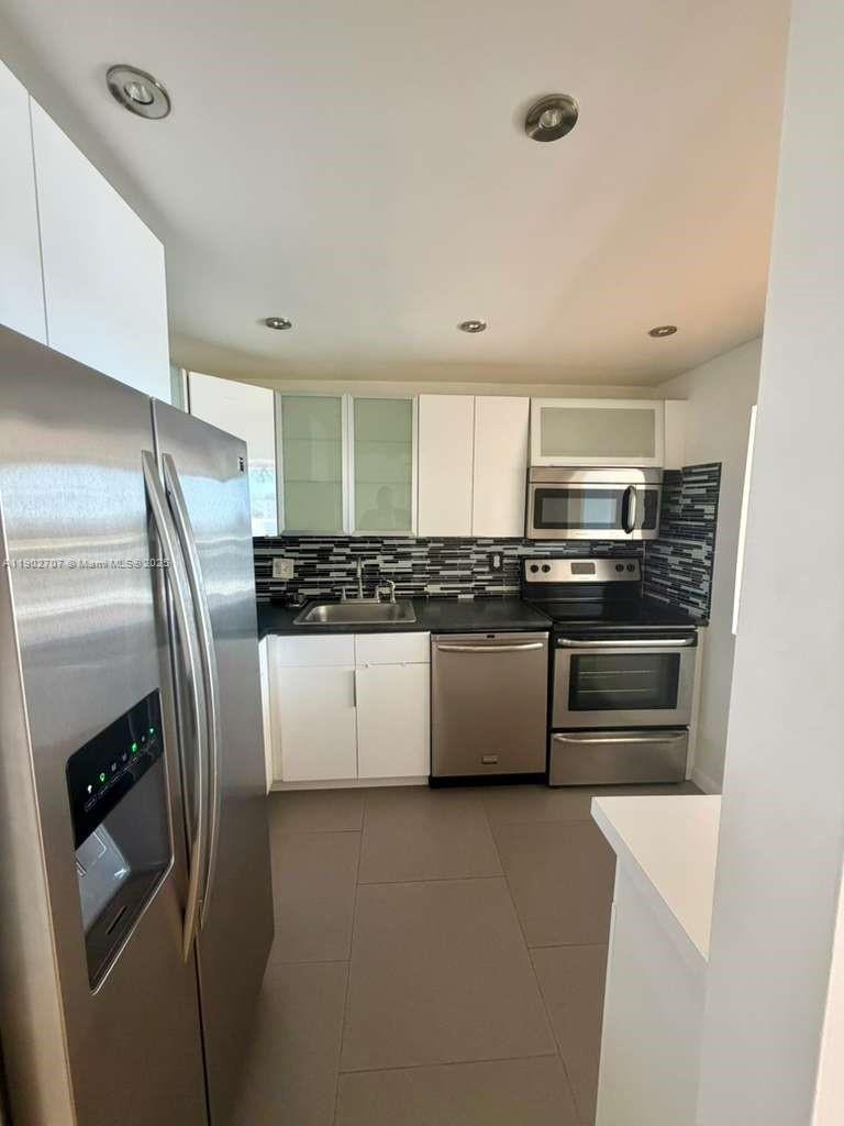 SAILBOAT CAY CONDO - Residential Lease