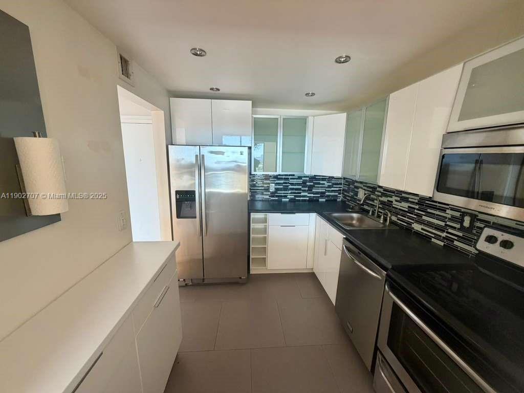 SAILBOAT CAY CONDO - Residential Lease