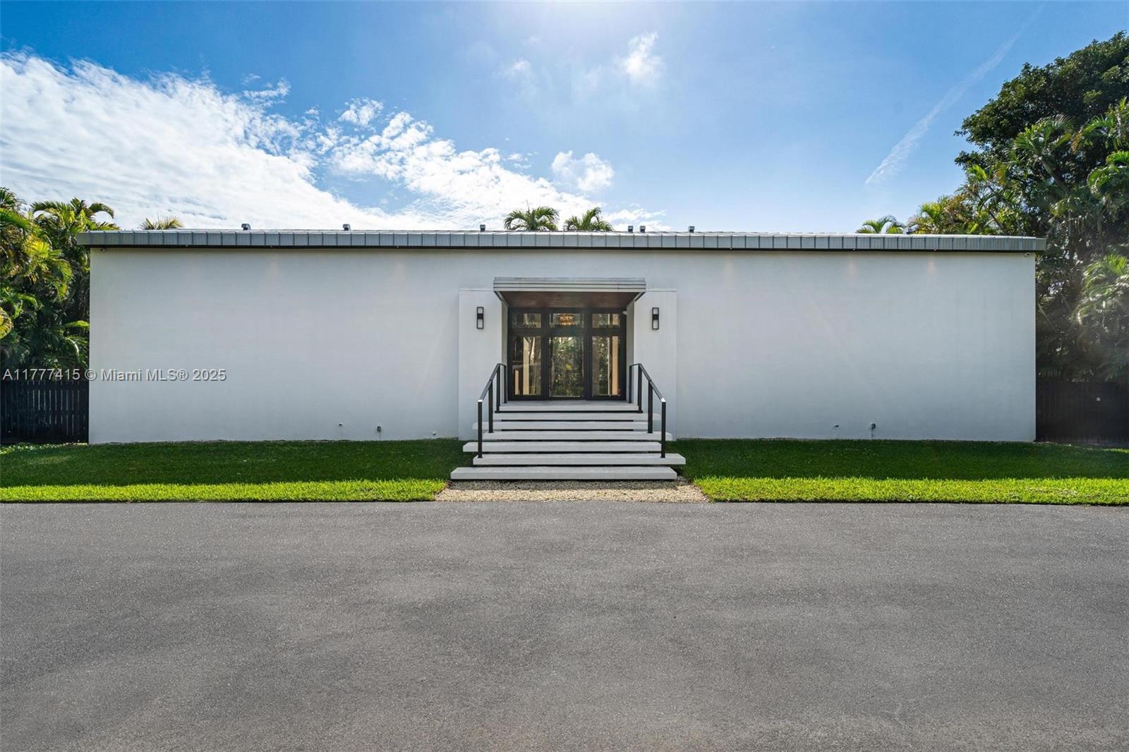 8530 SW 121st St, Miami, FL, 33156/$1,849,999 3 8530 SW 121st St