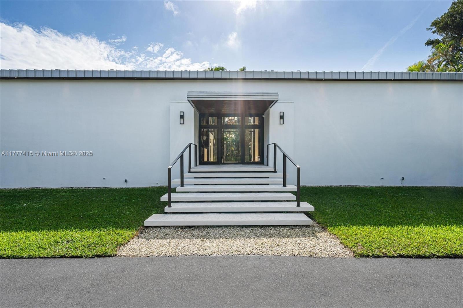 8530 SW 121st St, Miami, FL, 33156/$1,849,999 2 8530 SW 121st St