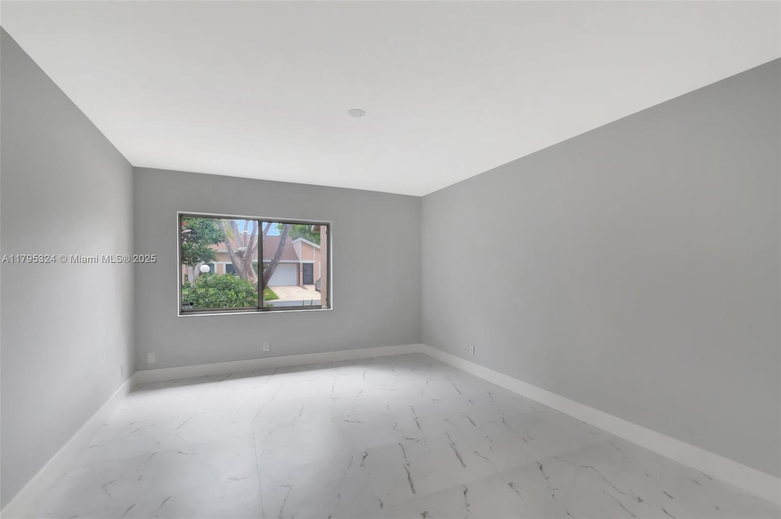 WHISPER WALK - Residential
