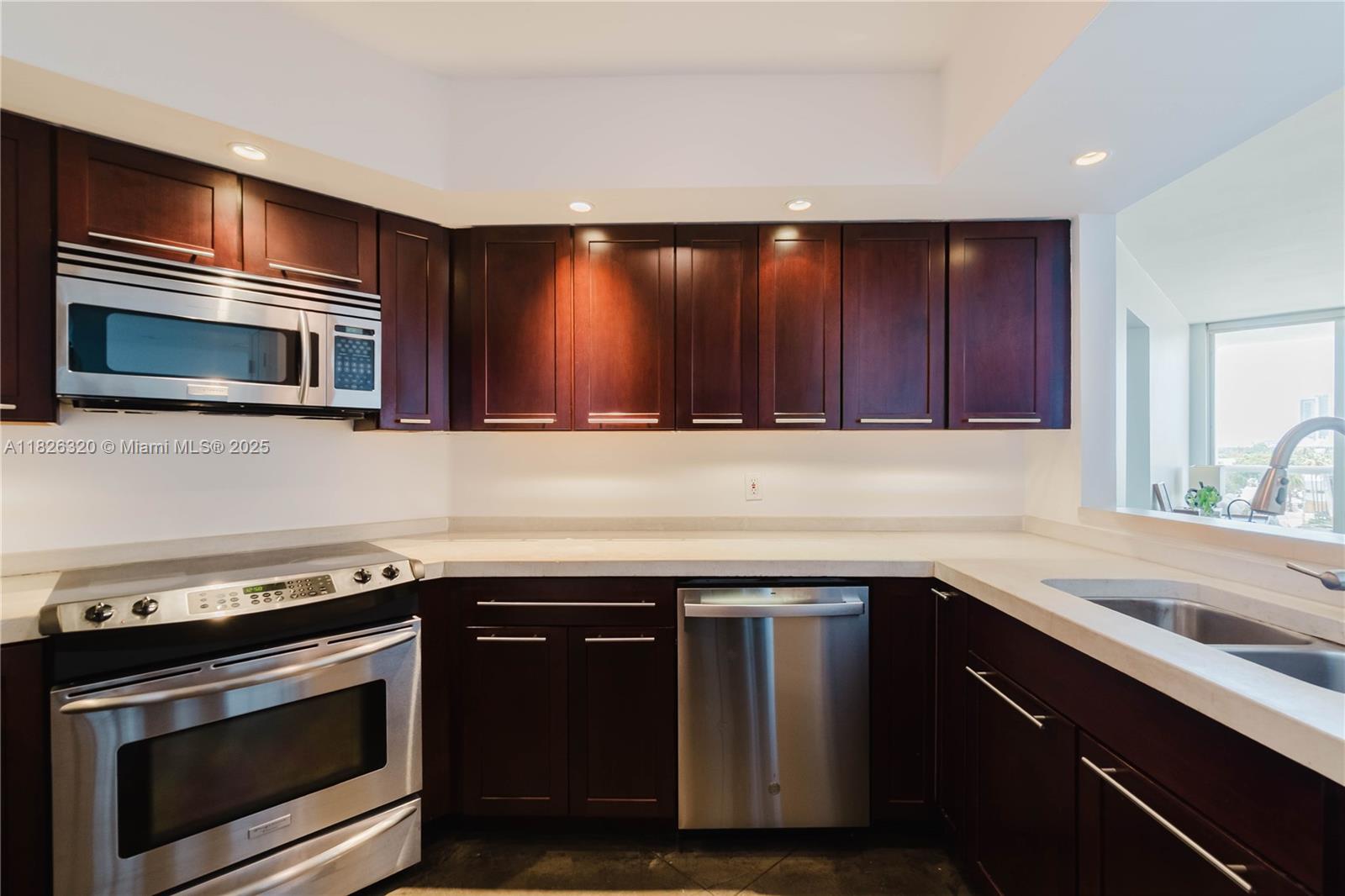 1900 Sunset Harbour Dr 703