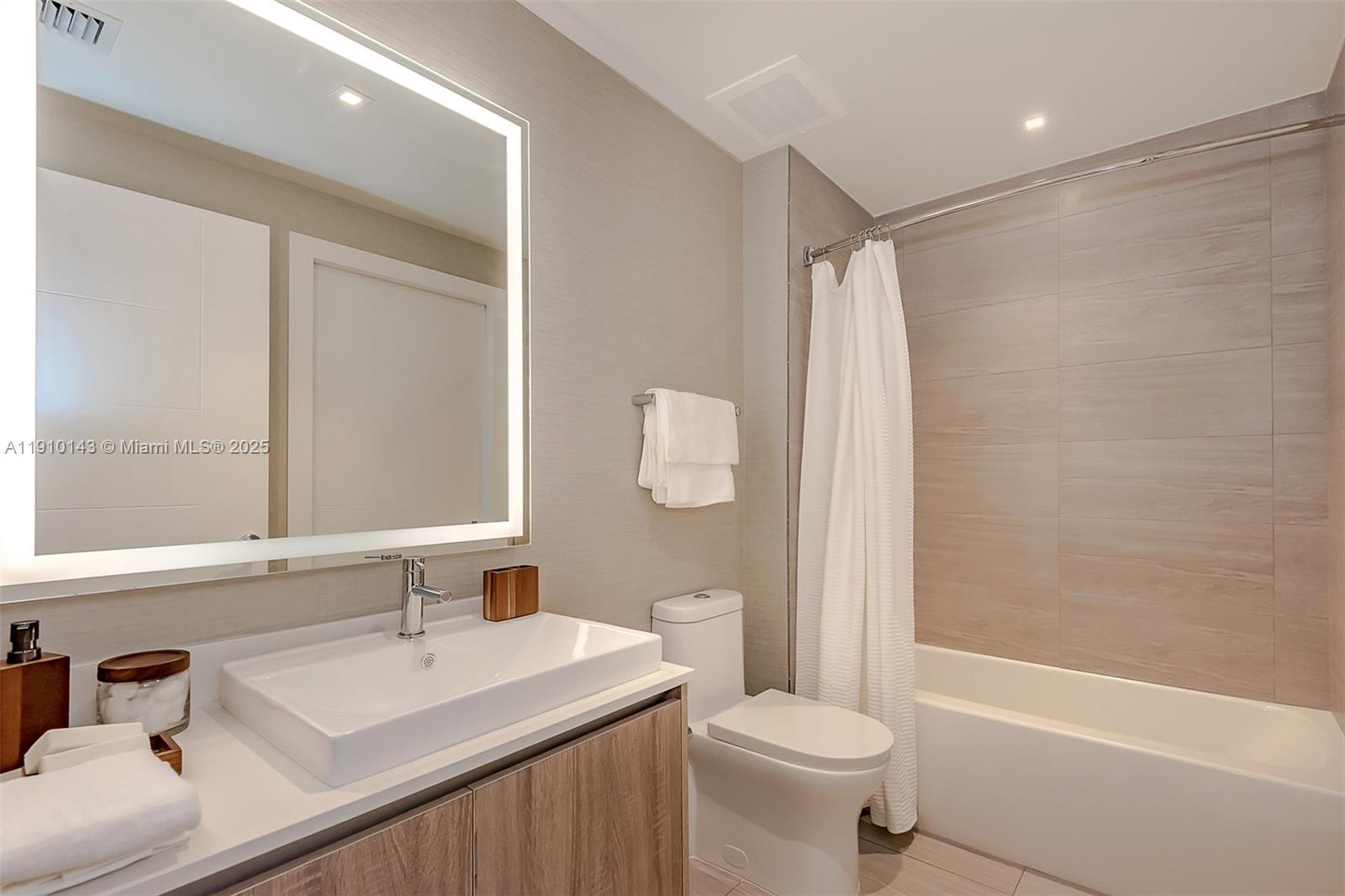 AVENTURA PARKSQUARE RESID - Residential