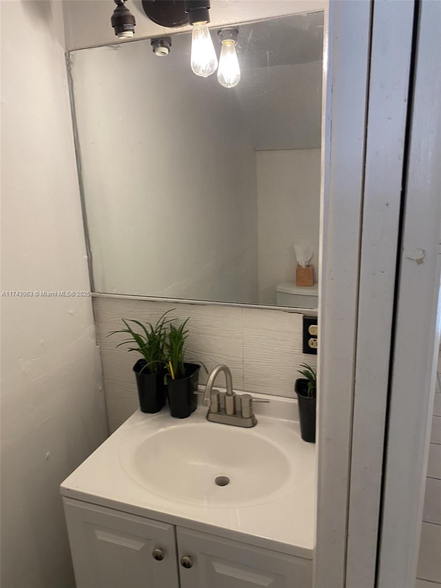 LAS BRISAS TH APTS CONDO - Residential