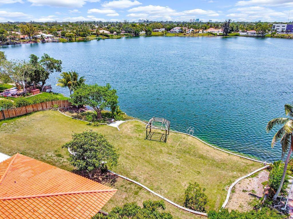 MC CAHILLS BLUEBIRD LAKE - Residential