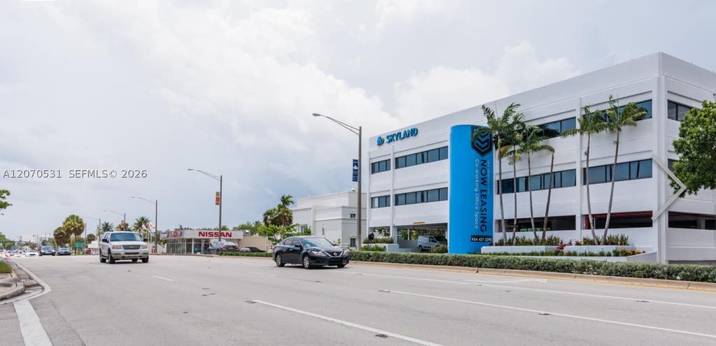 Photo of 955 S Federal Hwy, Fort Lauderdale, FL 33316 (MLS # A12070531)