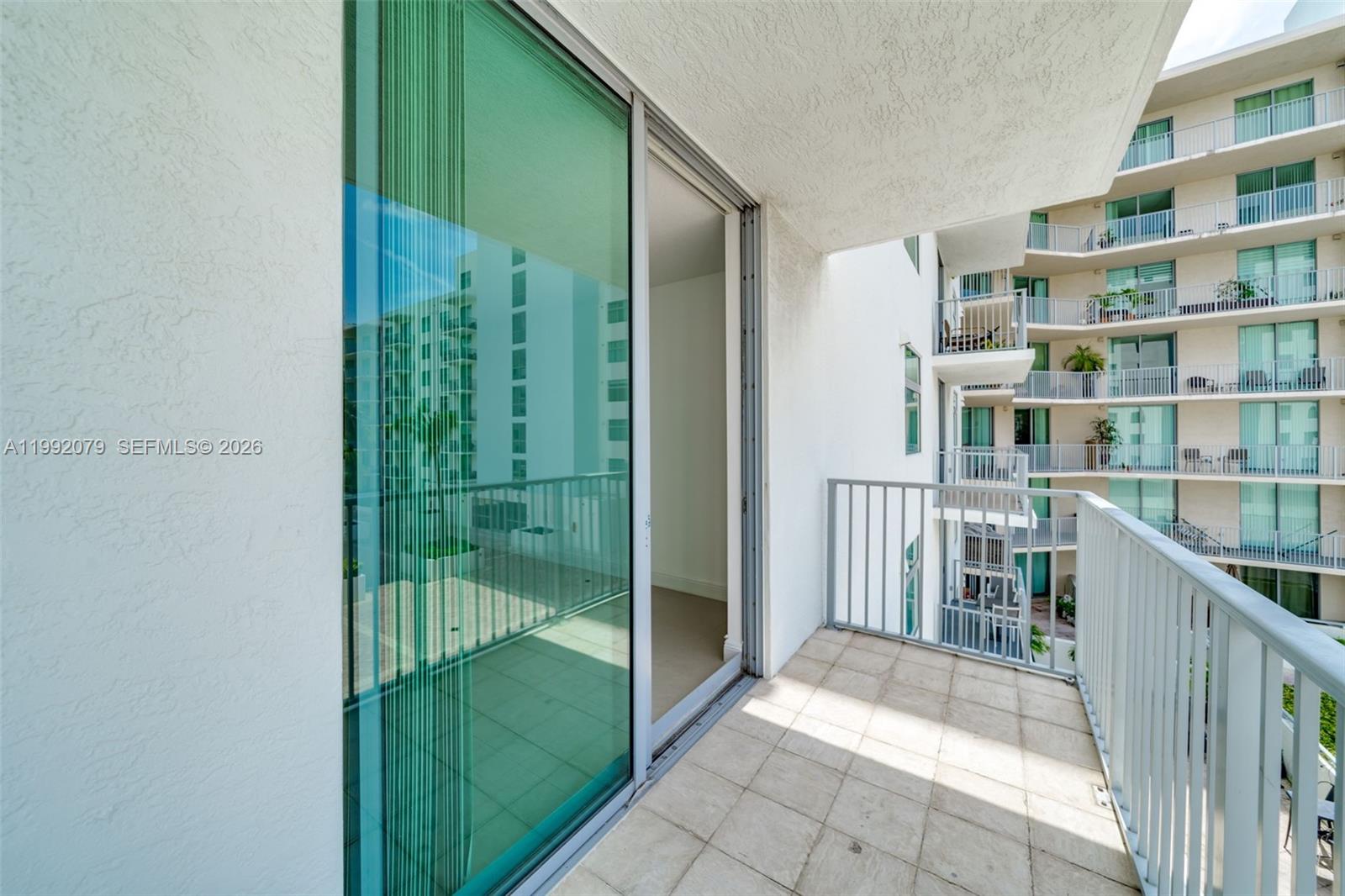 HOLLYWOOD STATION RES CON - Residential Lease