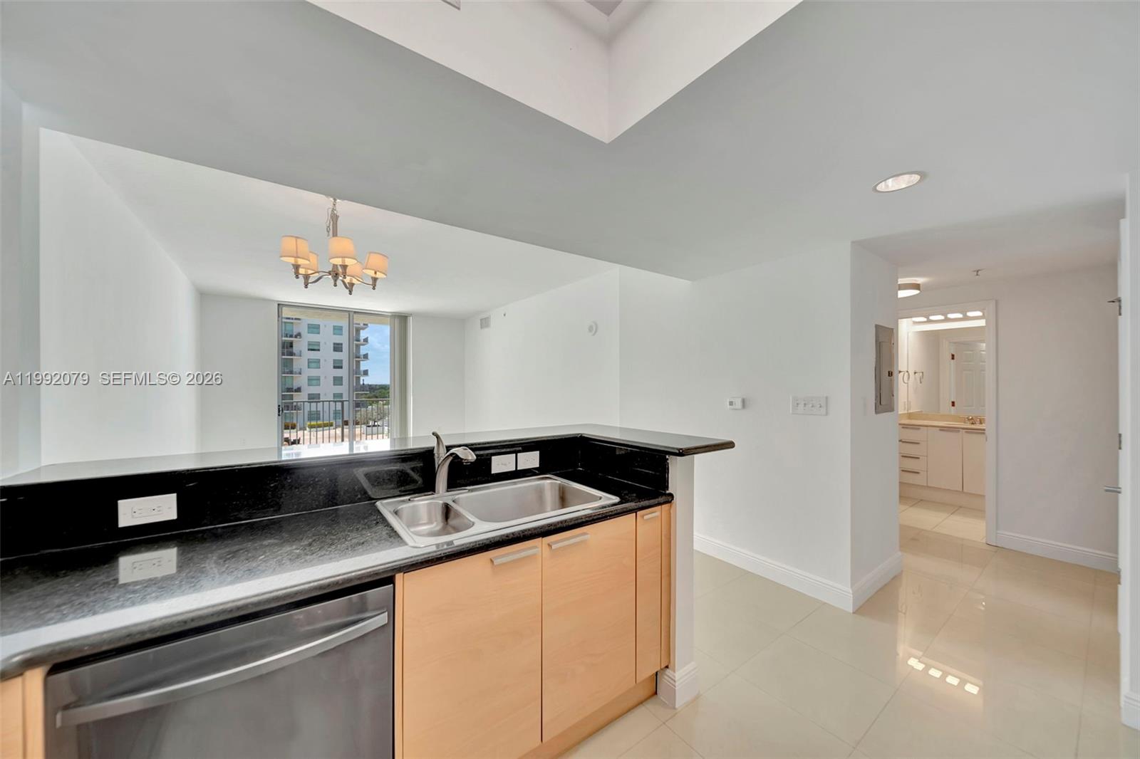 HOLLYWOOD STATION RES CON - Residential Lease