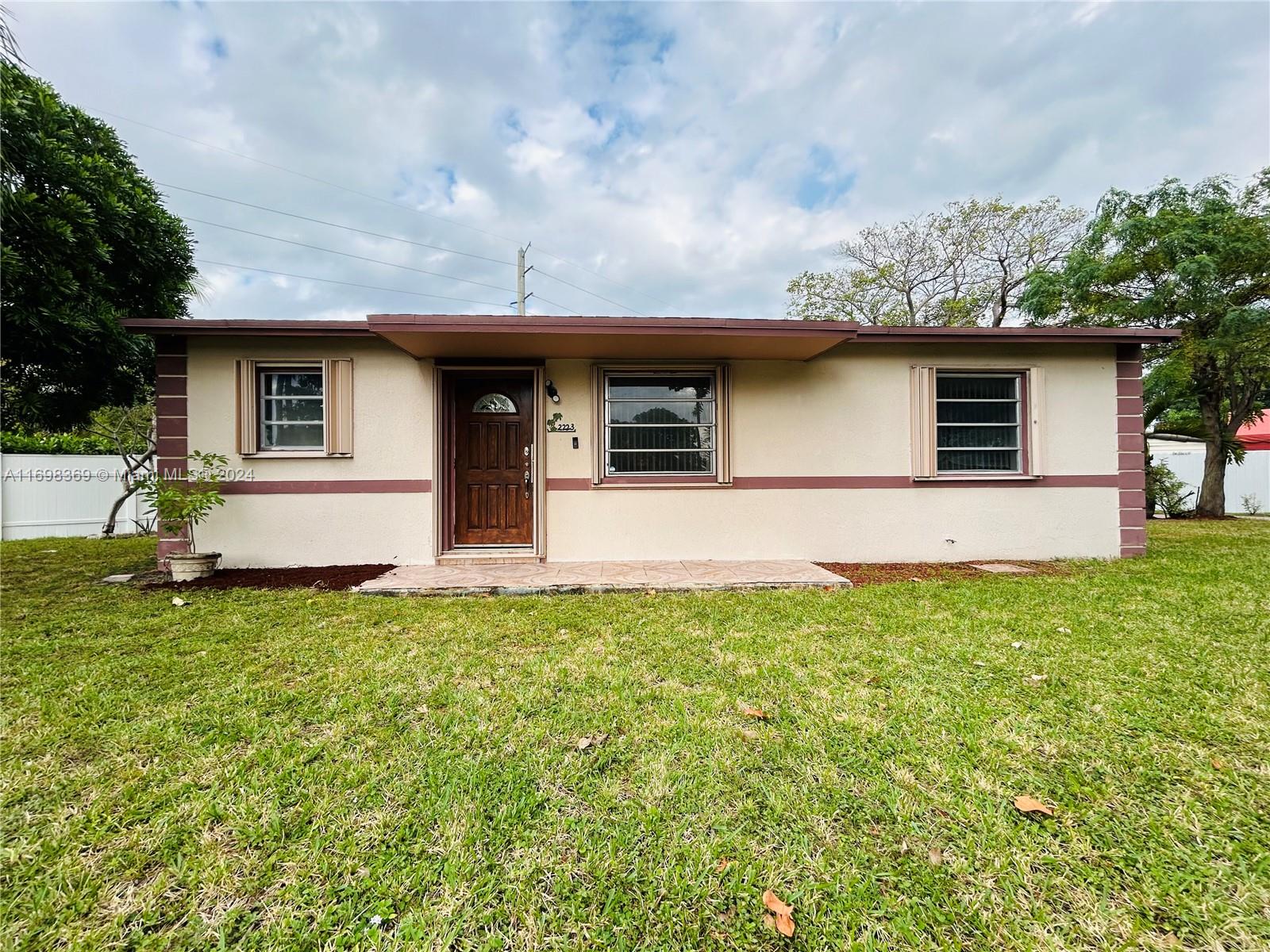 2223 Mayo St St, Hollywood, Broward County, Florida - 3 Bedrooms  
1 Bathrooms - 