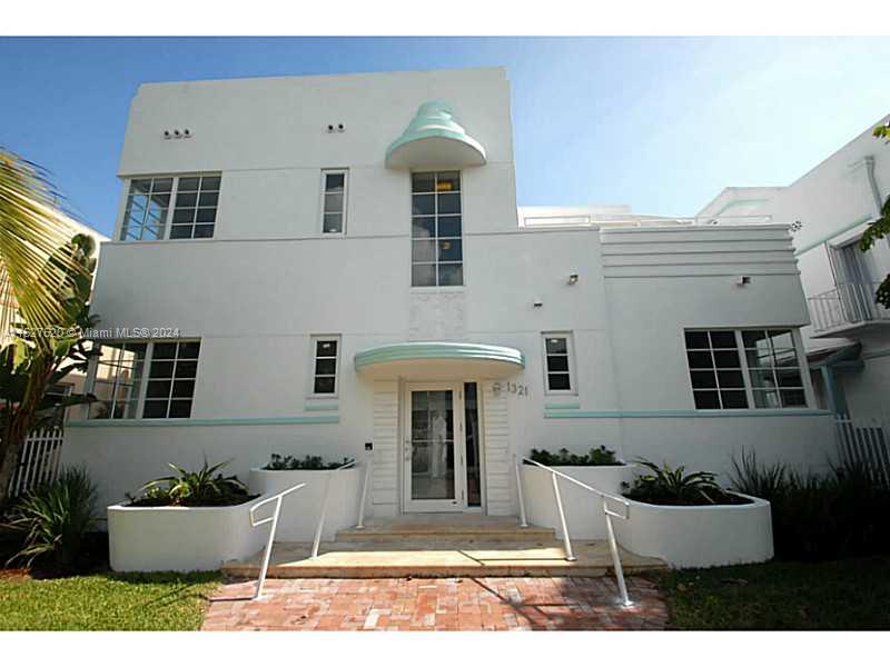 Rental Property at 1321 Pennsylvania Av 2, Miami Beach, Miami-Dade County, Florida - Bedrooms: 1 
Bathrooms: 1  - $2,100 MO.