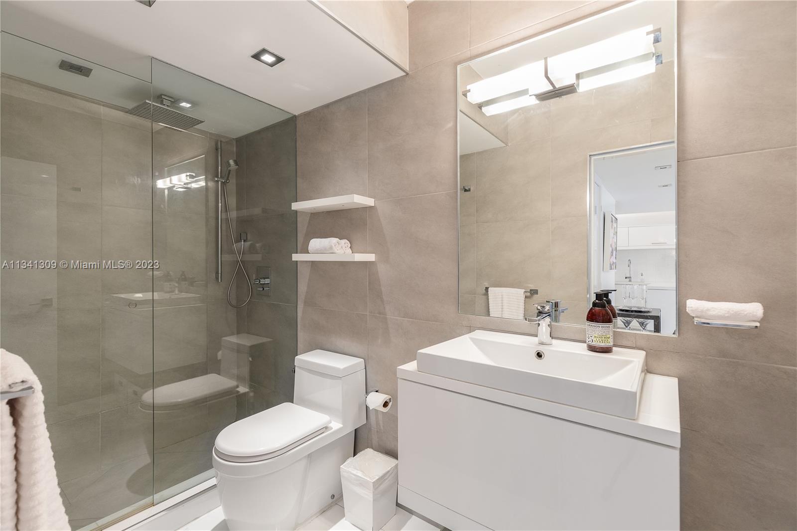 THE DECOPLAGE CONDO - Residential