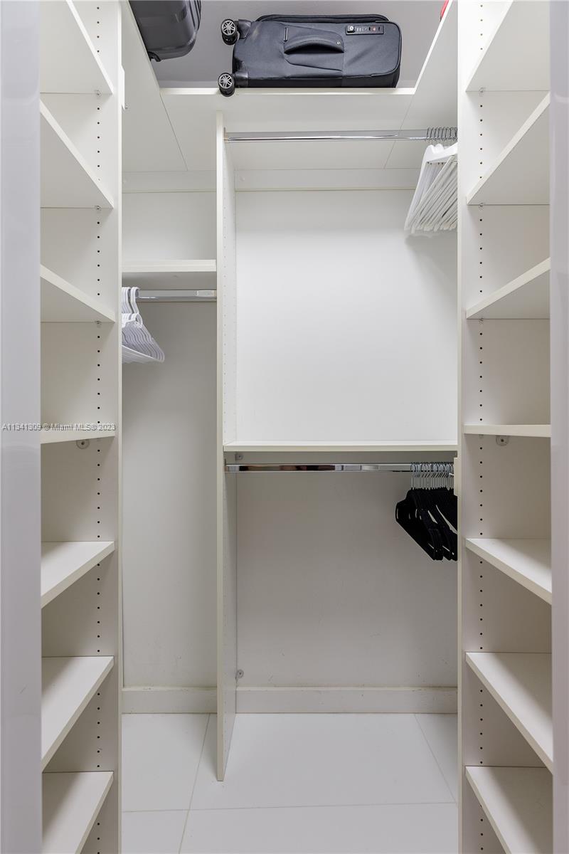 THE DECOPLAGE CONDO - Residential