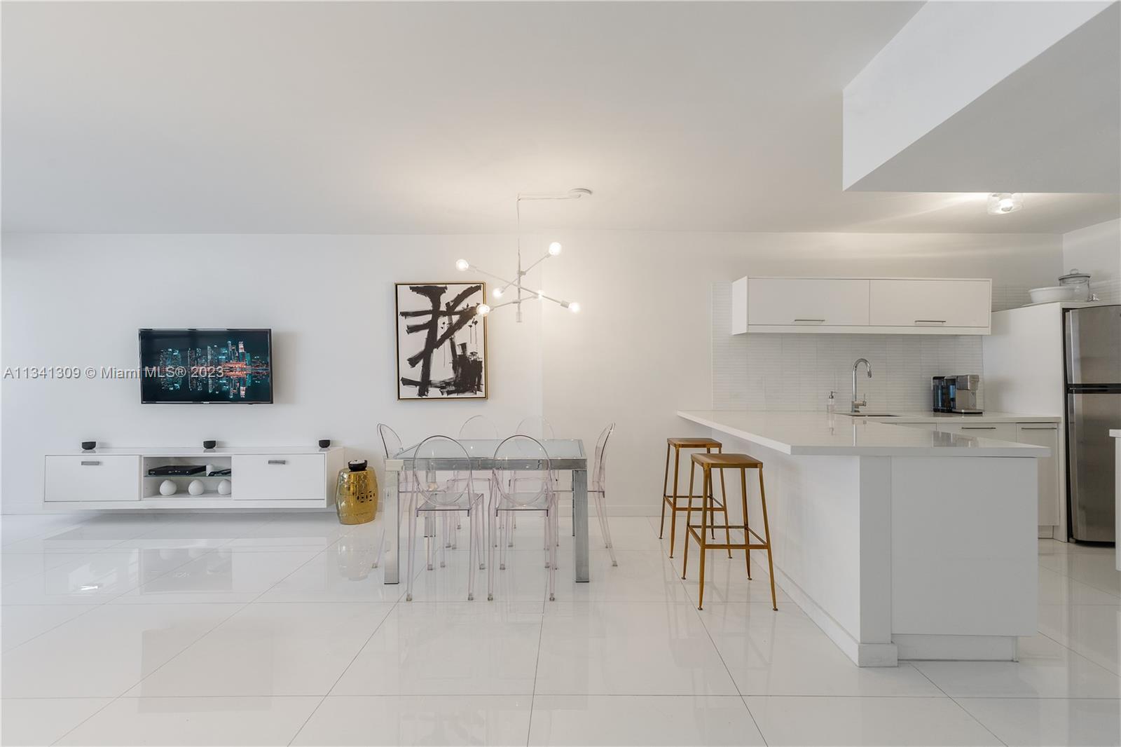THE DECOPLAGE CONDO - Residential