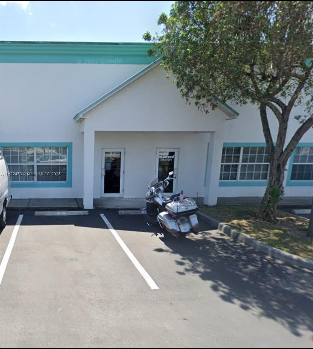 Located in Fort Myers, near Southwest Florida International Airport and close to Colonial Blvd, and minutes from I-75. This Warehouse hosts it's own private office 400 sqft, bathroom and breakroom with 1,365 total sqft (Warehouse 950sqft). Exclusive 24hr gated access. With 16' Height and with a 14'x16' metal roll-down door. 5-mile population >140K, 5-mile Income > $105K.