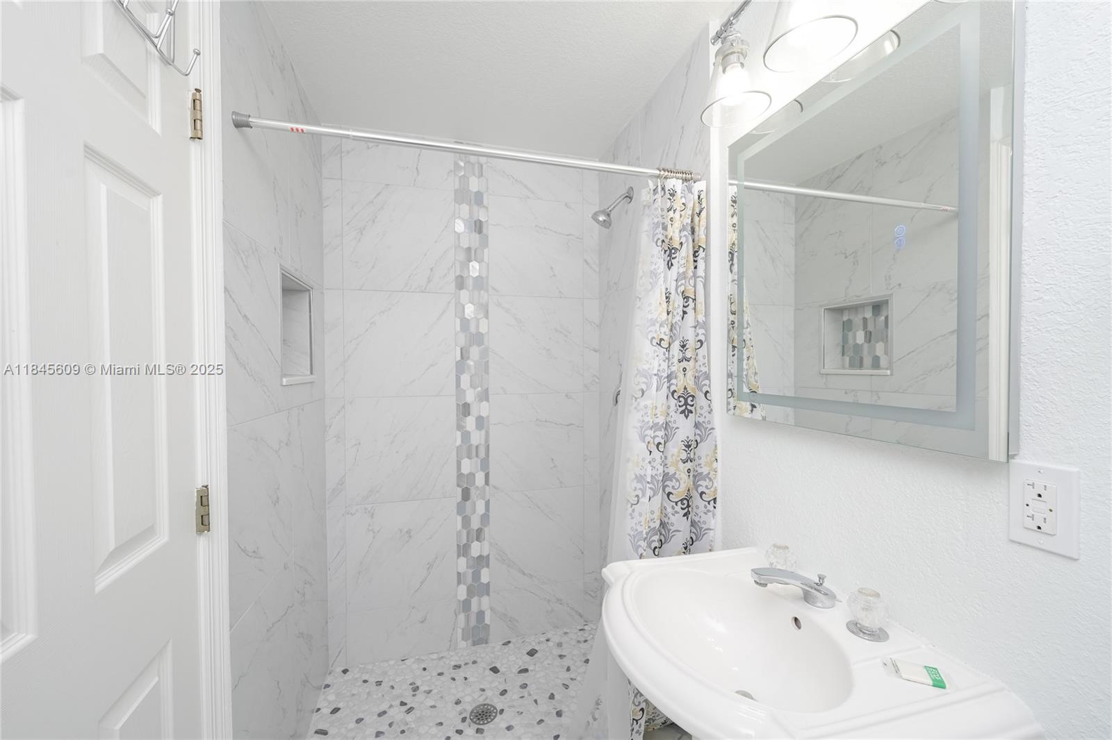 MARAMEADE AMD - Residential