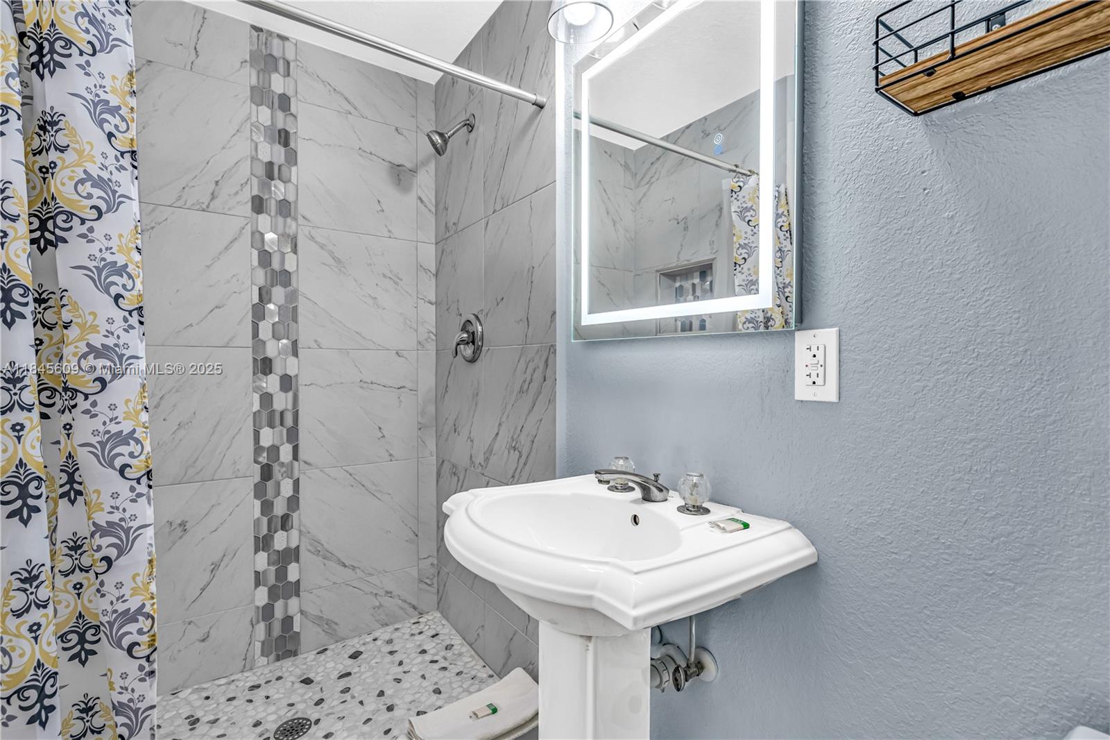 MARAMEADE AMD - Residential