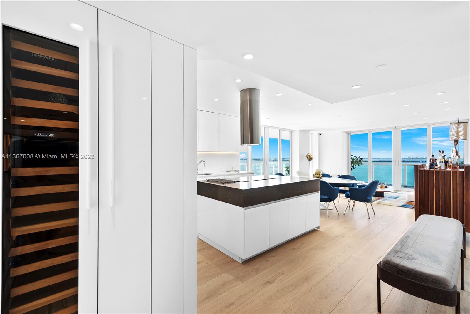 THE GRAND VENETIAN CONDO - Residential