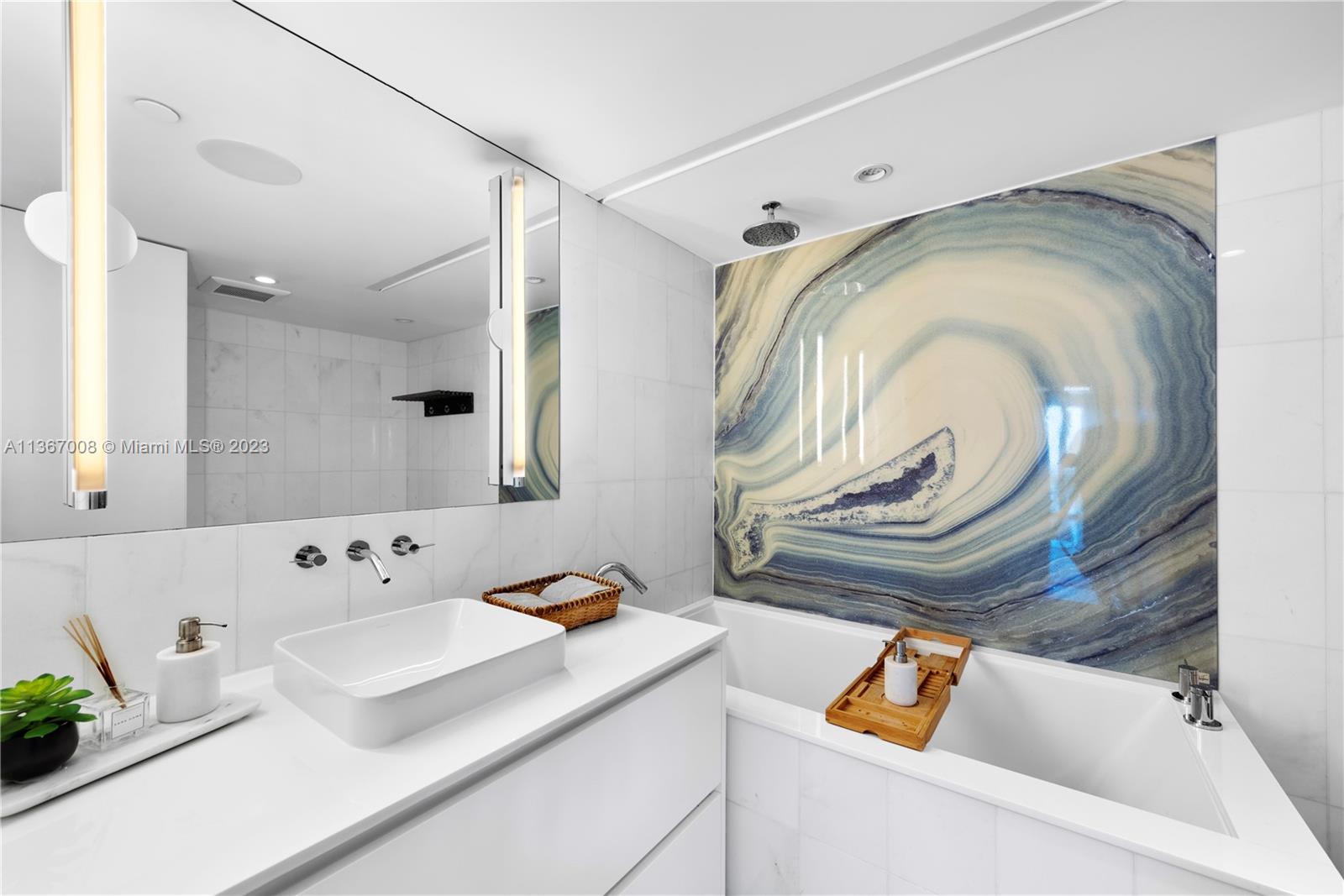 THE GRAND VENETIAN CONDO - Residential