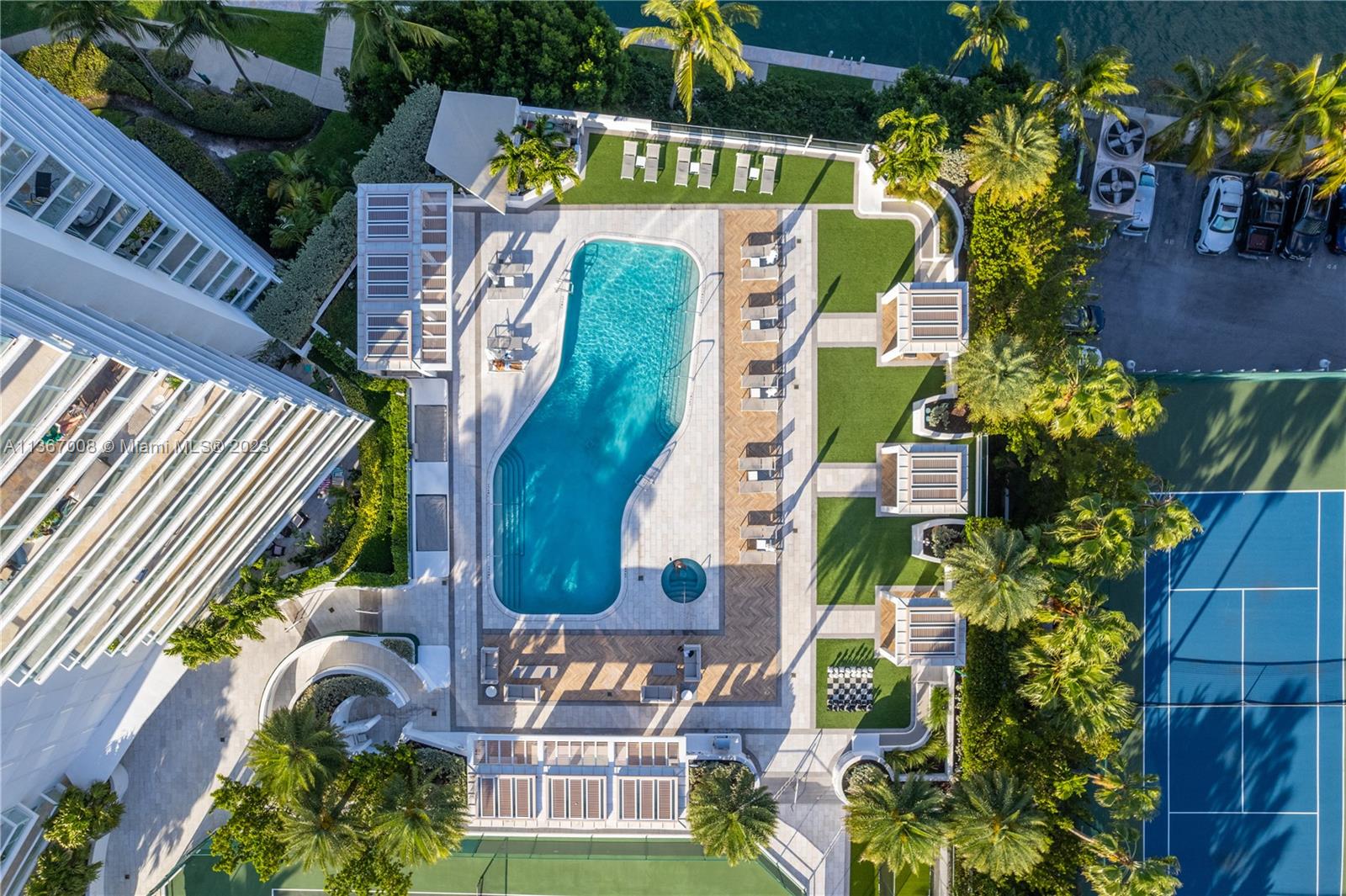 THE GRAND VENETIAN CONDO - Residential