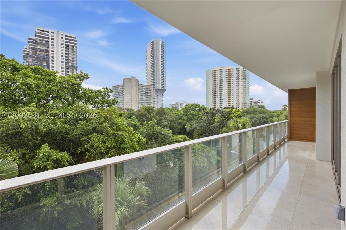 2200 Brickell Ave 301